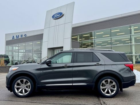 Certified 2020 Ford Explorer Platinum w/ Premium Technology Package image 3