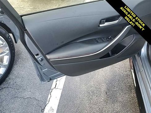 Used 2025 Toyota Corolla SE FWD image 5