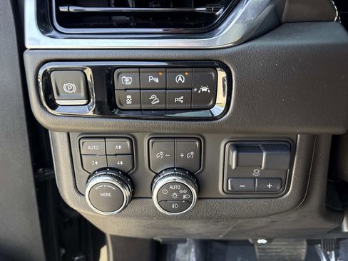 Used 2025 GMC Yukon Elevation image 19