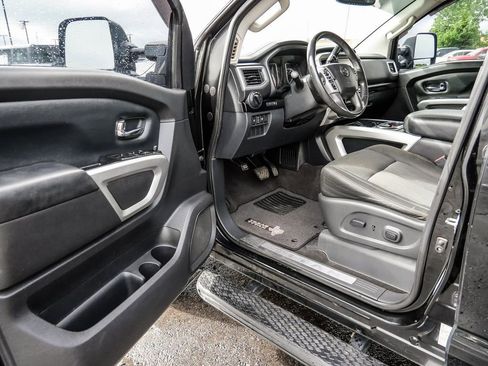 Used 2017 Nissan Titan SV AWD/4WD image 27