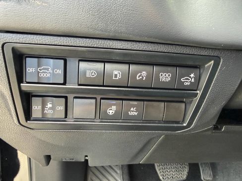 Used 2024 Toyota Sequoia Platinum AWD/4WD image 39