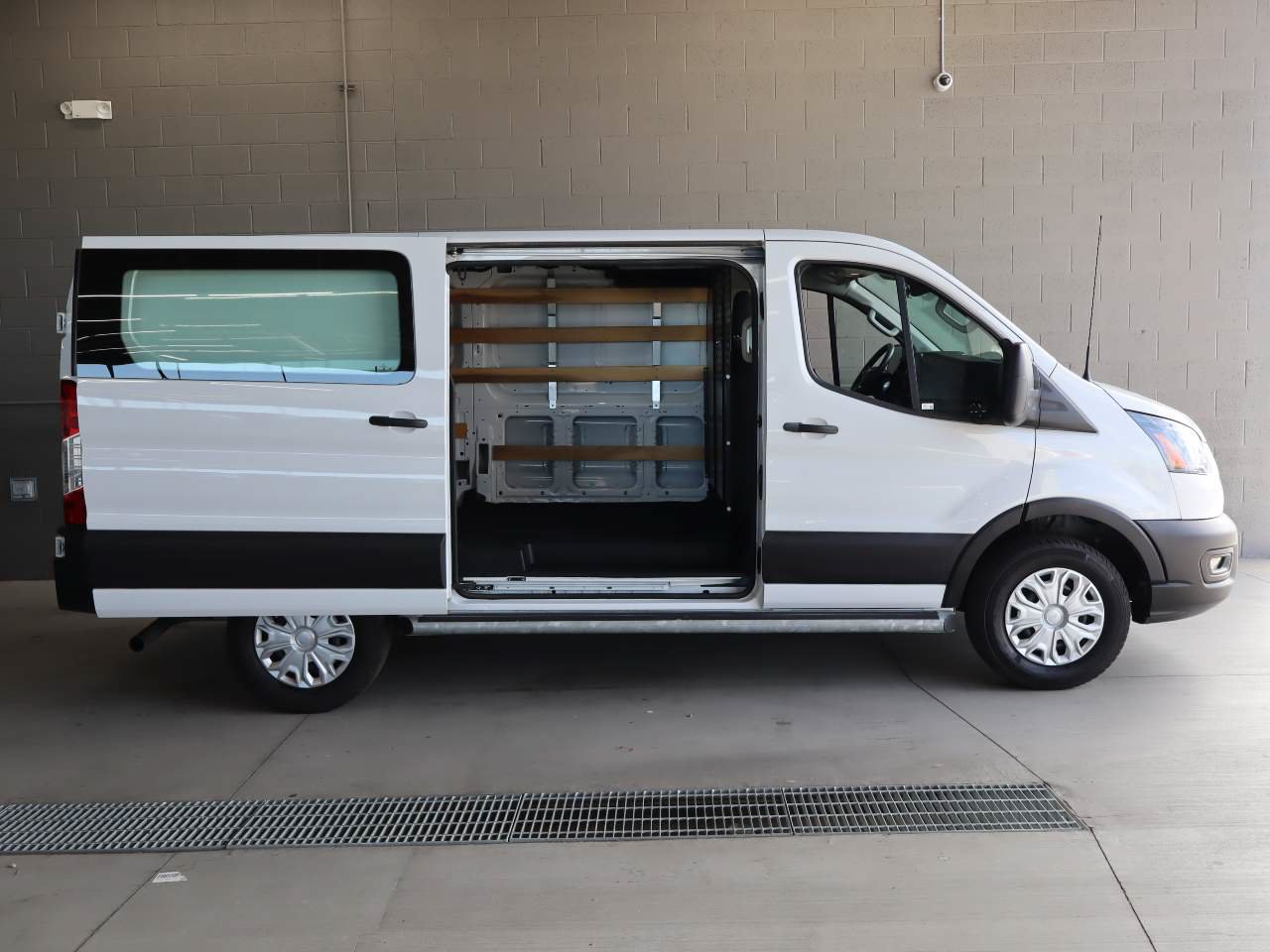 Used 2025 Ford Transit 250 Low Roof w/ Exterior Upgrade Package RWD image 18