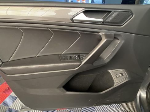 Used 2022 Volkswagen Tiguan SE AWD/4WD image 18