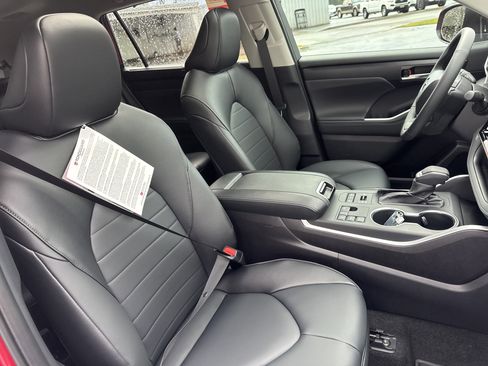 New 2026 Toyota Highlander XLE image 36