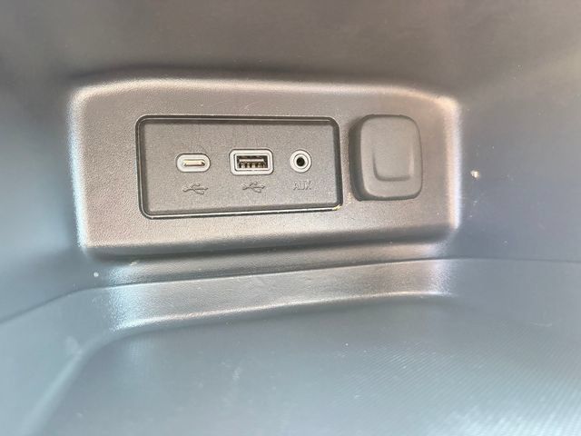 Used 2024 Chevrolet Equinox LT FWD image 19