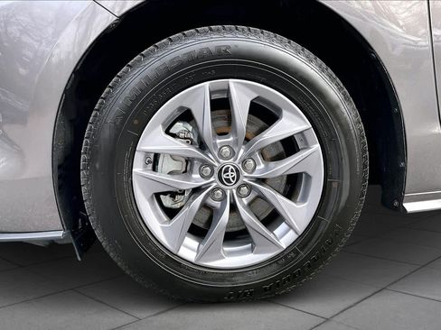 Certified 2024 Toyota Sienna XLE image 11