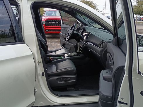 Used 2019 Honda Passport Touring image 16
