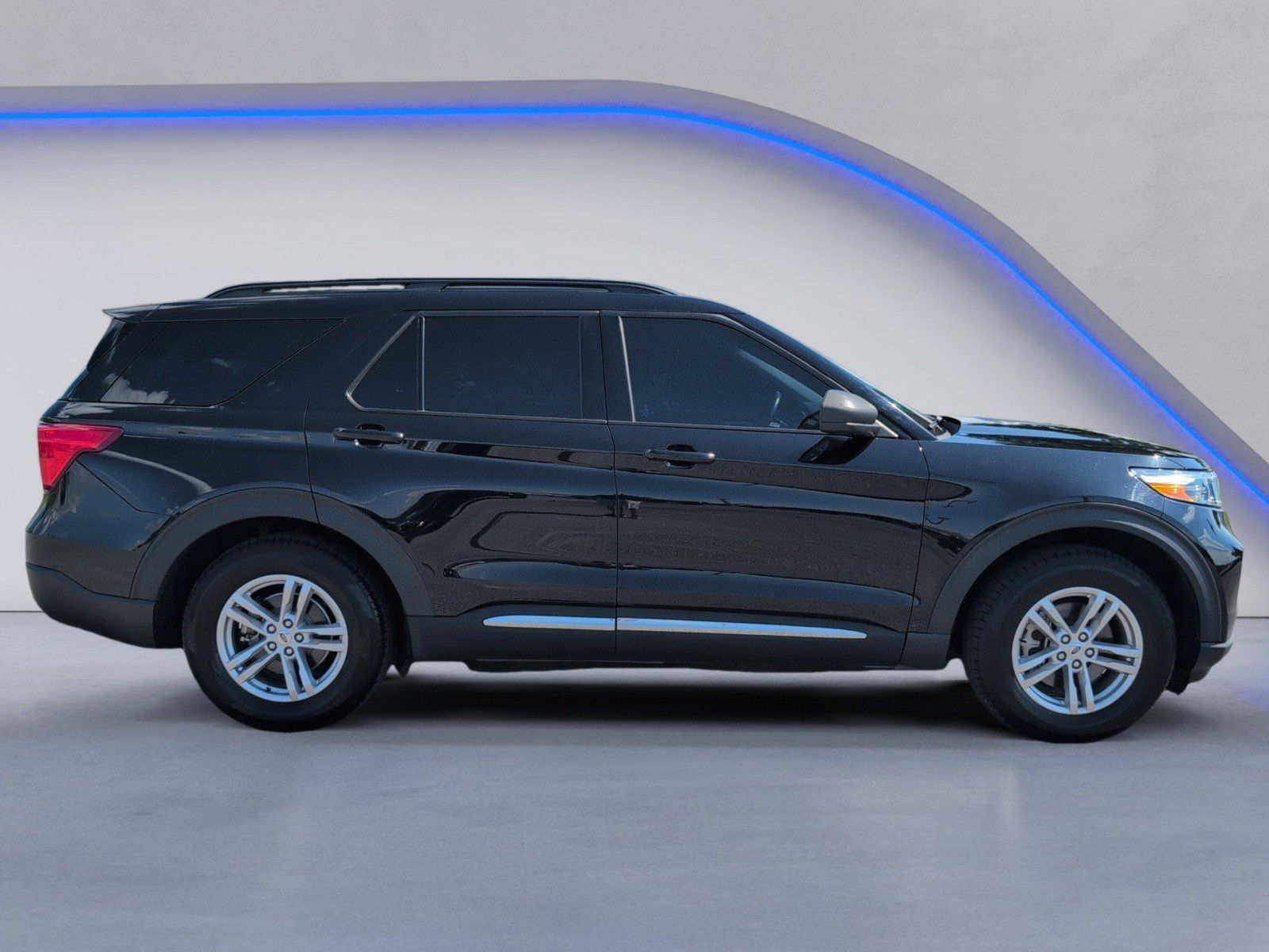 Used 2023 Ford Explorer XLT RWD image 12