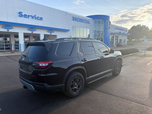 Used 2025 Honda Pilot TrailSport image 26