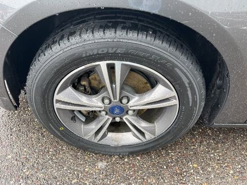 Used 2018 Ford Focus SE w/ SE Appearance Package image 26