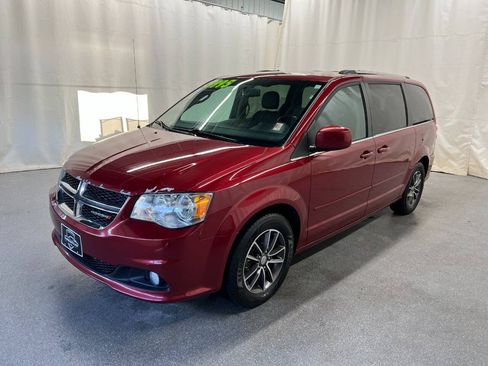 Used 2016 Dodge Grand Caravan SXT FWD image 1
