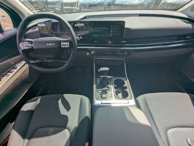 New 2027 Kia Carnival LX FWD image 15