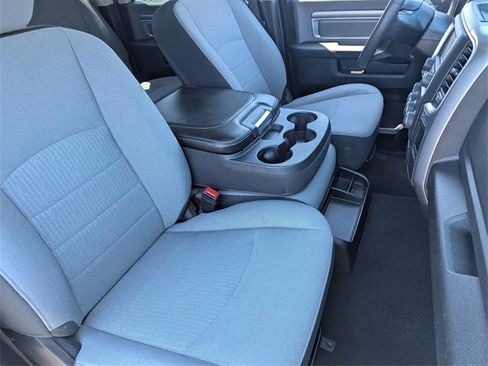 Used 2022 RAM 1500 Classic SLT image 10