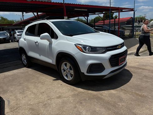 Used 2019 Chevrolet Trax LT w/ LT Convenience Package FWD image 1