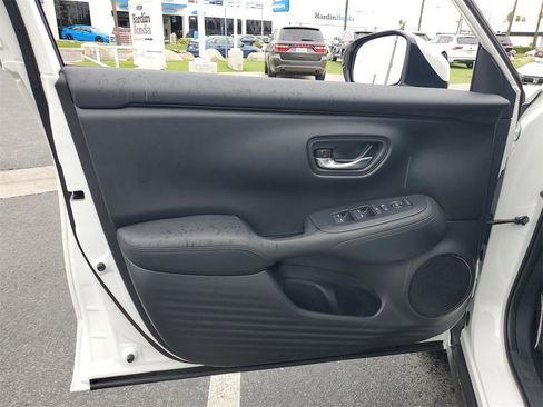 Certified 2025 Honda HR-V LX image 18