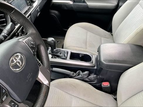 Used 2019 Toyota Tacoma SR5 AWD/4WD image 13