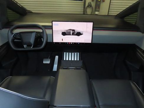 Used 2024 Tesla Cybertruck AWD Crew Cab image 14