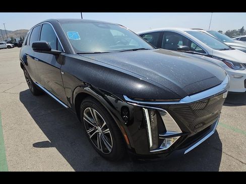 Used 2023 Cadillac Lyriq 2WD image 2