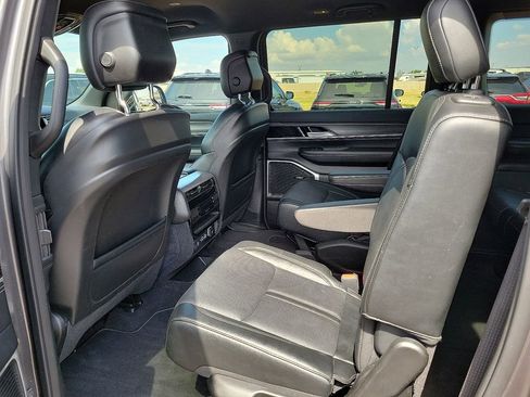 Used 2024 Jeep Wagoneer Series II image 7