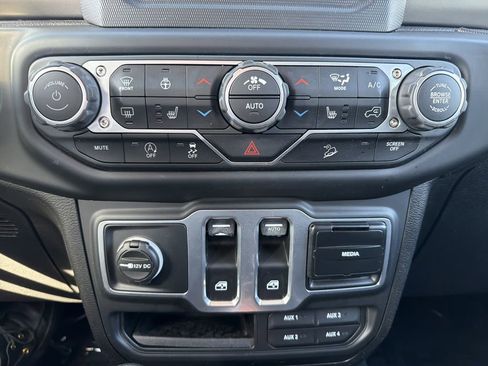 Used 2018 Jeep Wrangler Sport image 24