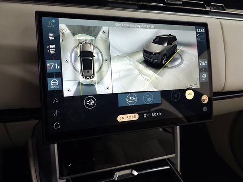 Certified 2025 Land Rover Range Rover SE AWD/4WD image 33