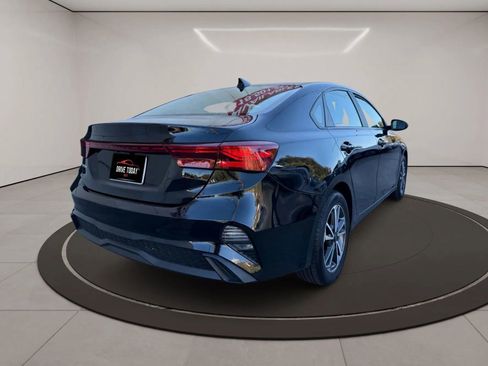 Used 2023 Kia Forte LXS FWD image 4