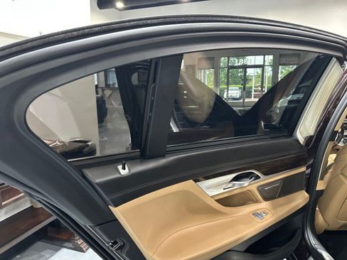 Used 2020 BMW 750i xDrive w/ Executive Package AWD/4WD image 48