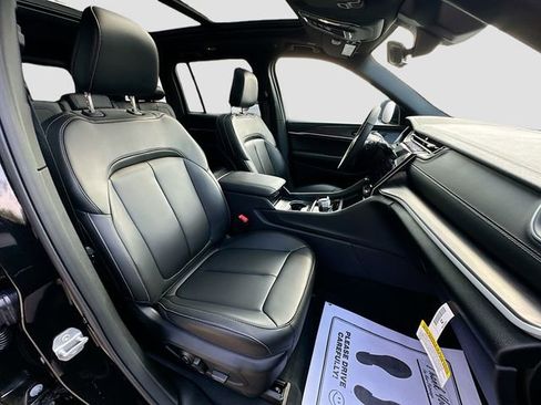 New 2025 Jeep Grand Cherokee Limited 4xe image 30