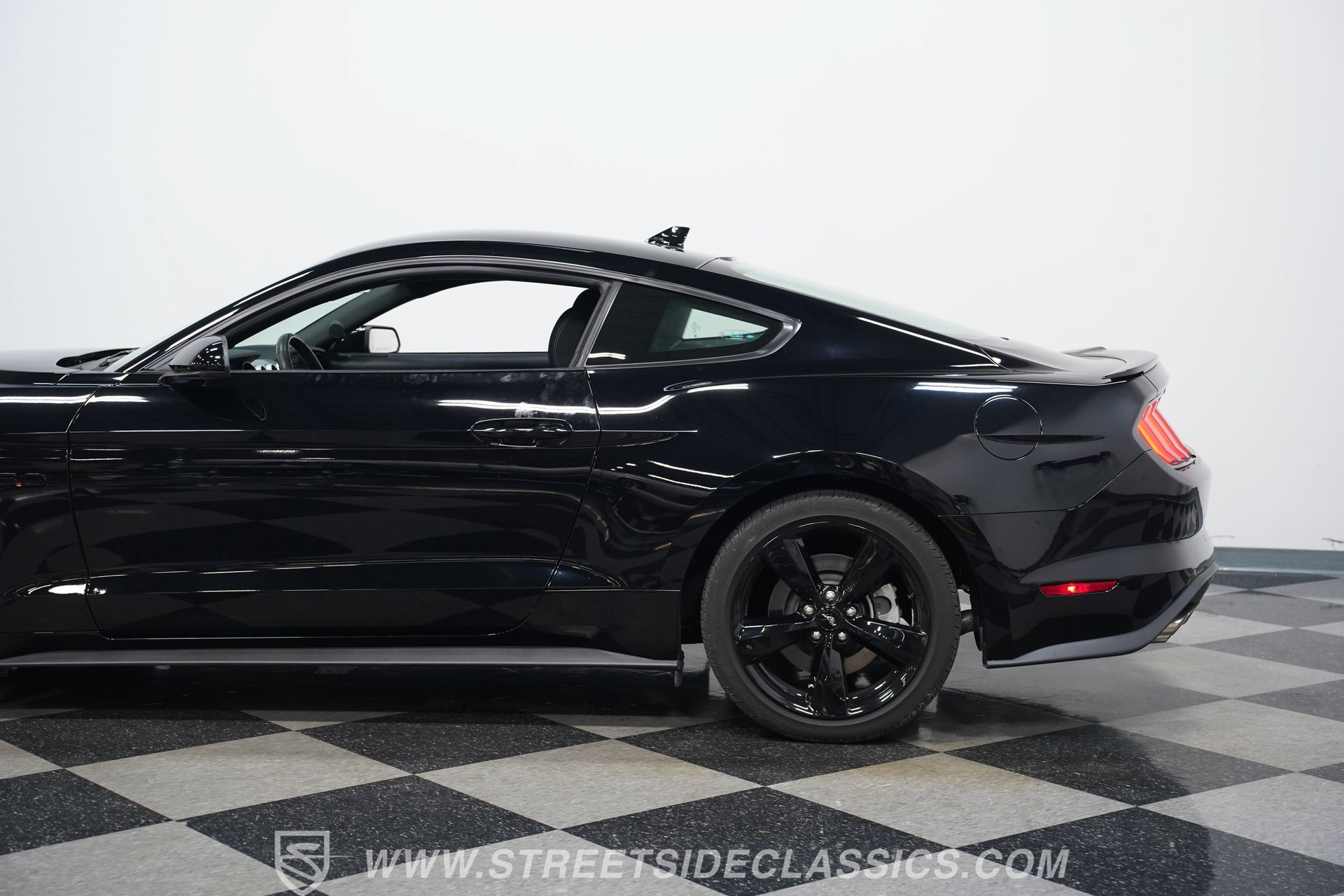 Used 2021 Ford Mustang GT w/ Black Accent Package RWD image 24