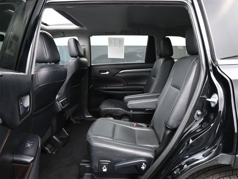 Used 2019 Toyota Highlander Limited image 18