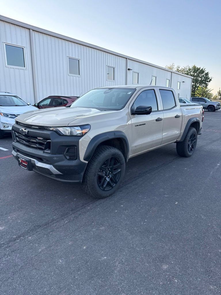 Used 2024 Chevrolet Colorado Trail Boss w/ Technology Package AWD/4WD image 1
