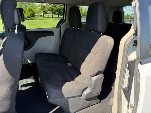 Used 2018 Dodge Grand Caravan SE FWD image 11