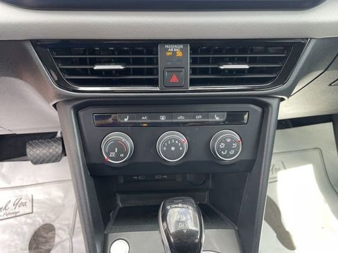 Used 2022 Volkswagen Taos SE FWD image 19