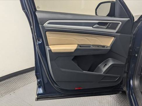 Used 2023 Volkswagen Atlas Cross Sport SE w/ Panoramic Sunroof Package image 12