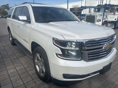 Used 2020 Chevrolet Suburban Premier w/ Premier 6.2L Value Package image 5