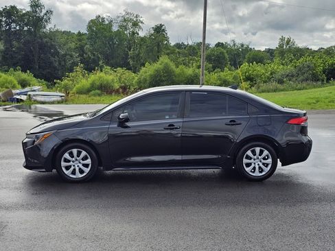 Used 2021 Toyota Corolla LE image 2
