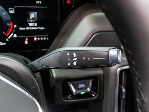 Used 2025 GMC Yukon Denali image 28