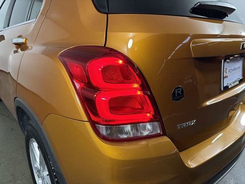 Used 2017 Chevrolet Trax LT w/ Sun & Sound Package image 31