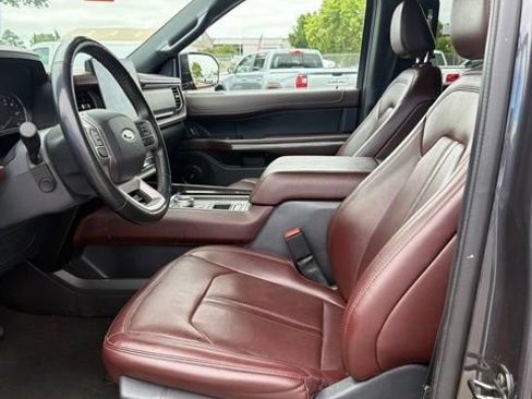 Used 2024 Ford Expedition Limited RWD image 5
