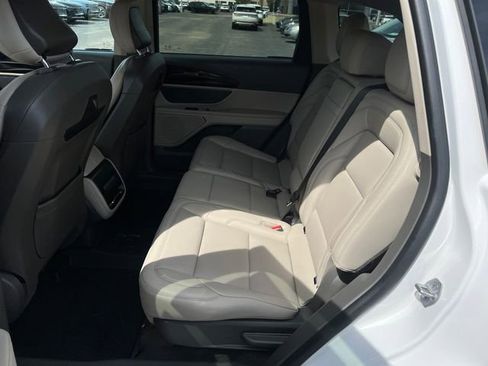 Used 2024 Lincoln Nautilus Premier AWD/4WD image 28
