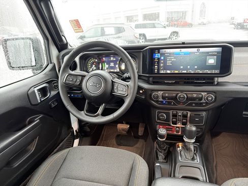 Used 2025 Jeep Wrangler Willys image 23