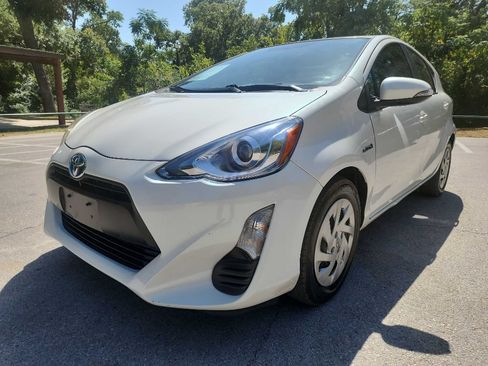 Used 2016 Toyota Prius C One FWD image 3