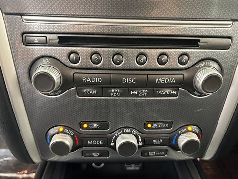 Used 2020 Nissan Pathfinder SL AWD/4WD image 36