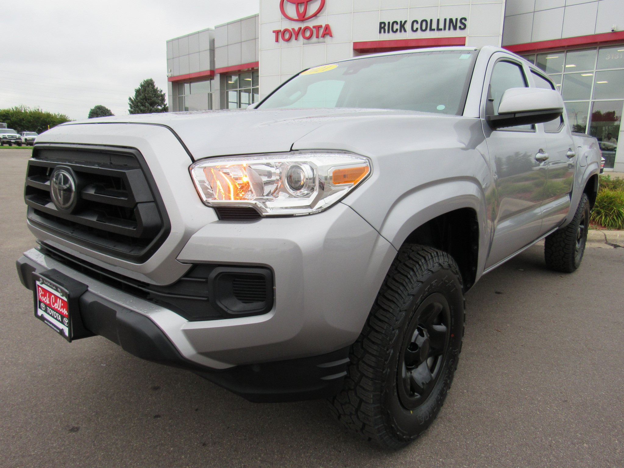 Used 2021 Toyota Tacoma SR AWD/4WD image 2