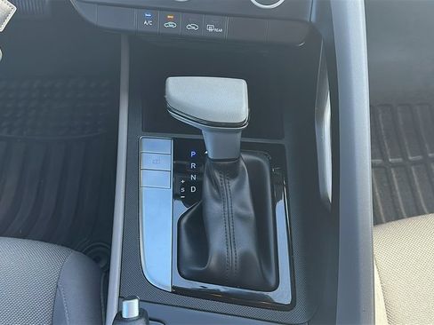 Certified 2024 Hyundai Elantra SE FWD image 26
