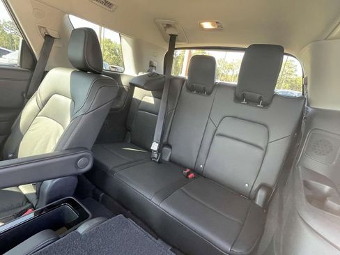 Used 2024 Nissan Pathfinder SL w/ SL Premium Package image 12