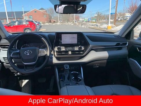 Used 2022 Toyota Highlander XLE AWD/4WD image 16