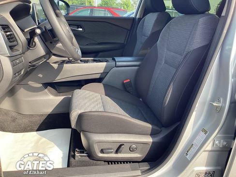 Used 2023 Nissan Rogue SV AWD/4WD image 16