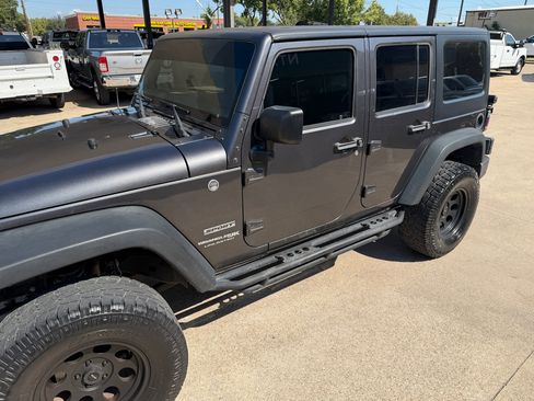 Used 2018 Jeep Wrangler Unlimited Sport w/ Connectivity Group image 11