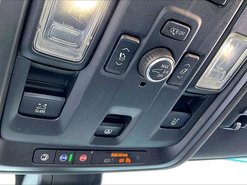 Used 2021 Chevrolet Suburban Premier image 38